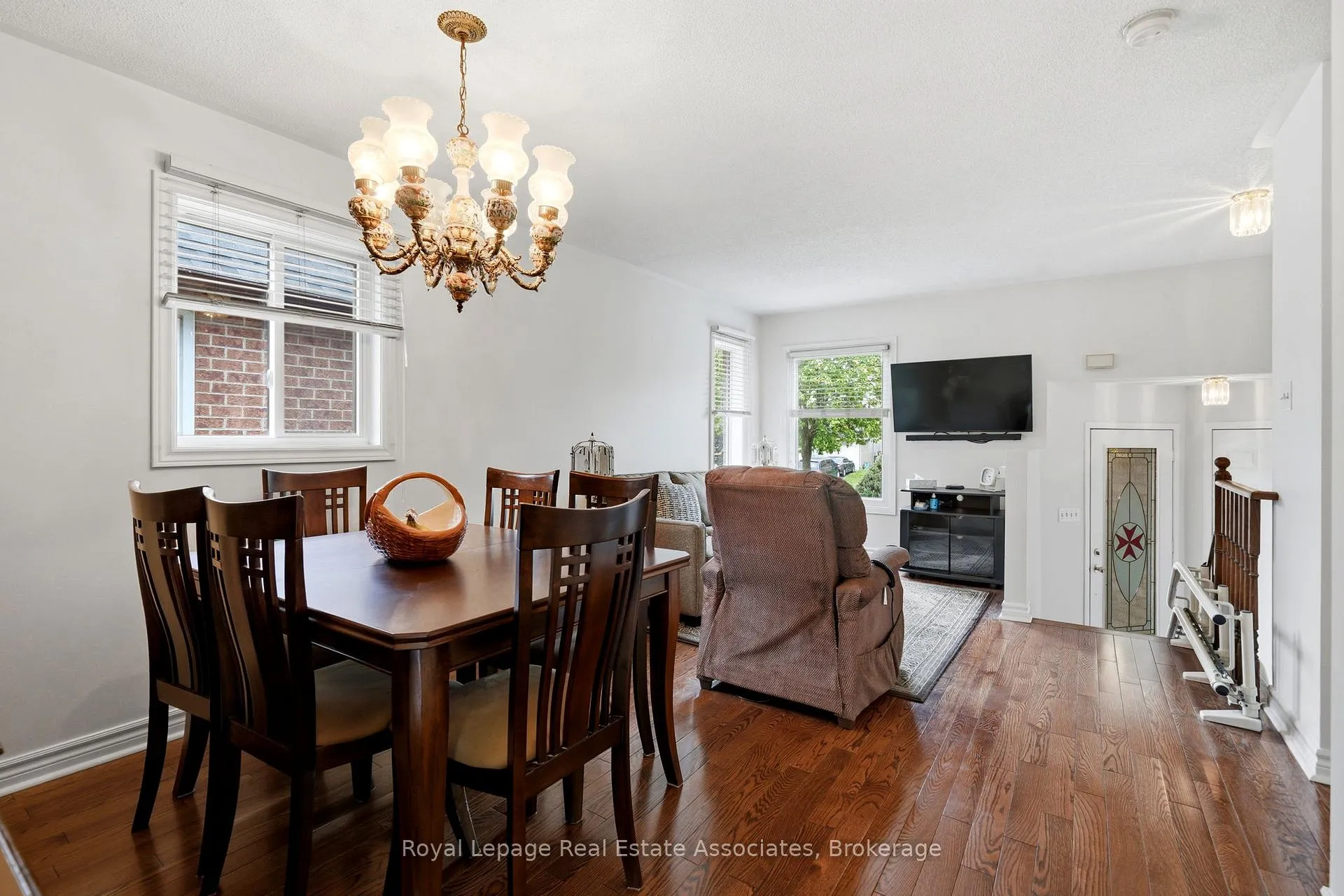 Photo 7 of 52 Royal Orchard Drive, Brampton, Brampton West — HOMEH