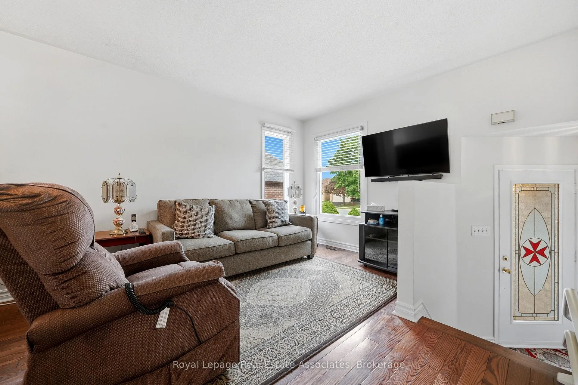 Photo 9 of 52 Royal Orchard Drive, Brampton, Brampton West — HOMEH