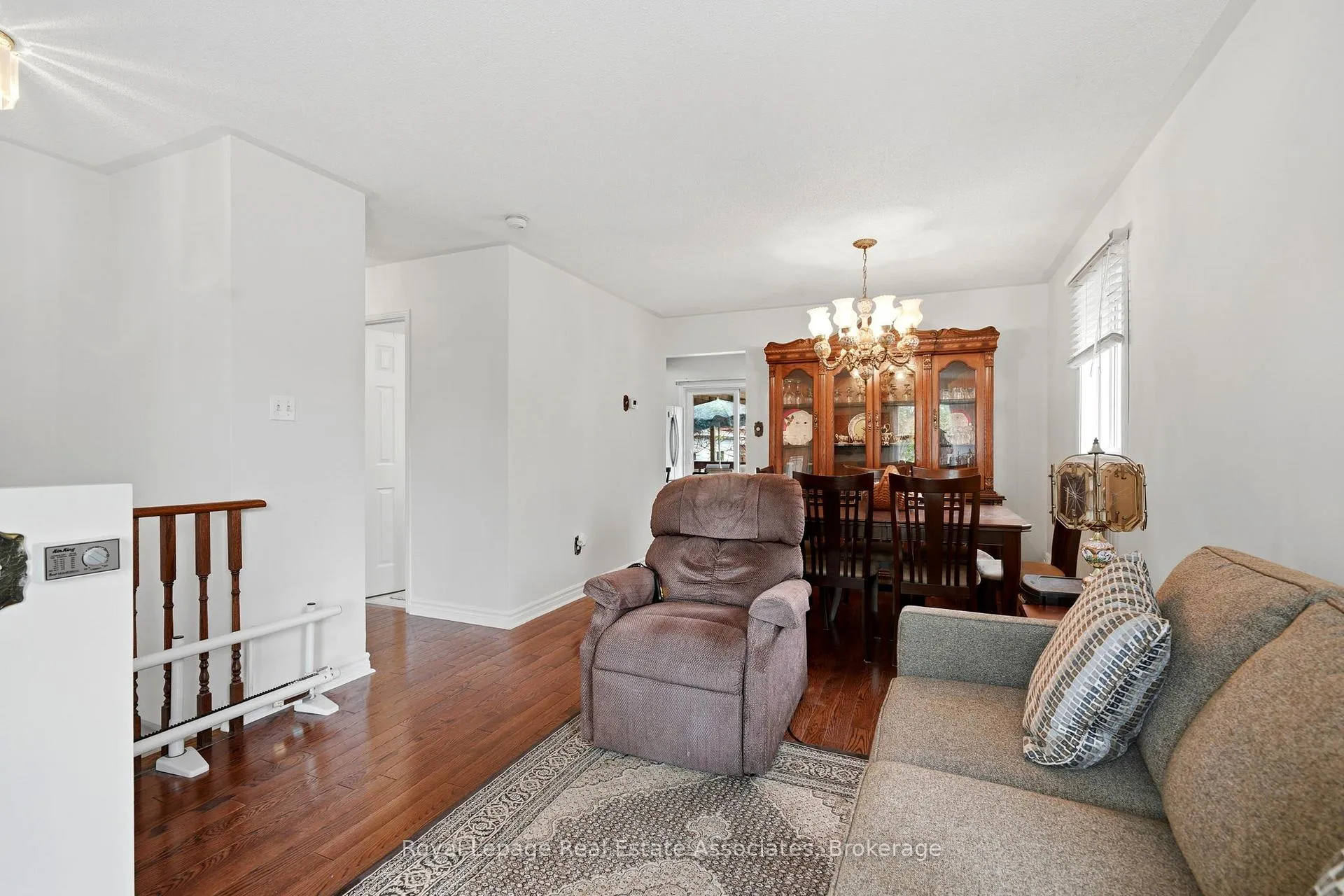 Photo 10 of 52 Royal Orchard Drive, Brampton, Brampton West — HOMEH