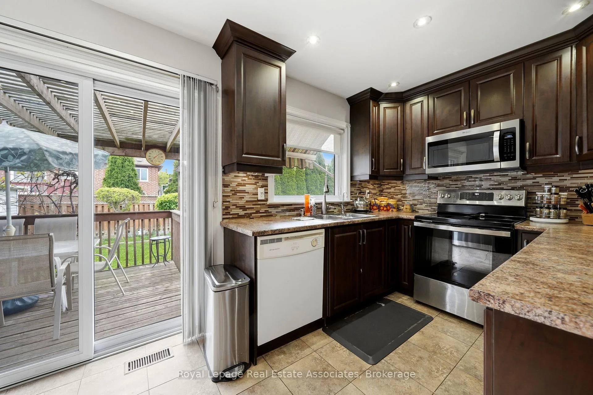 Photo 14 of 52 Royal Orchard Drive, Brampton, Brampton West — HOMEH
