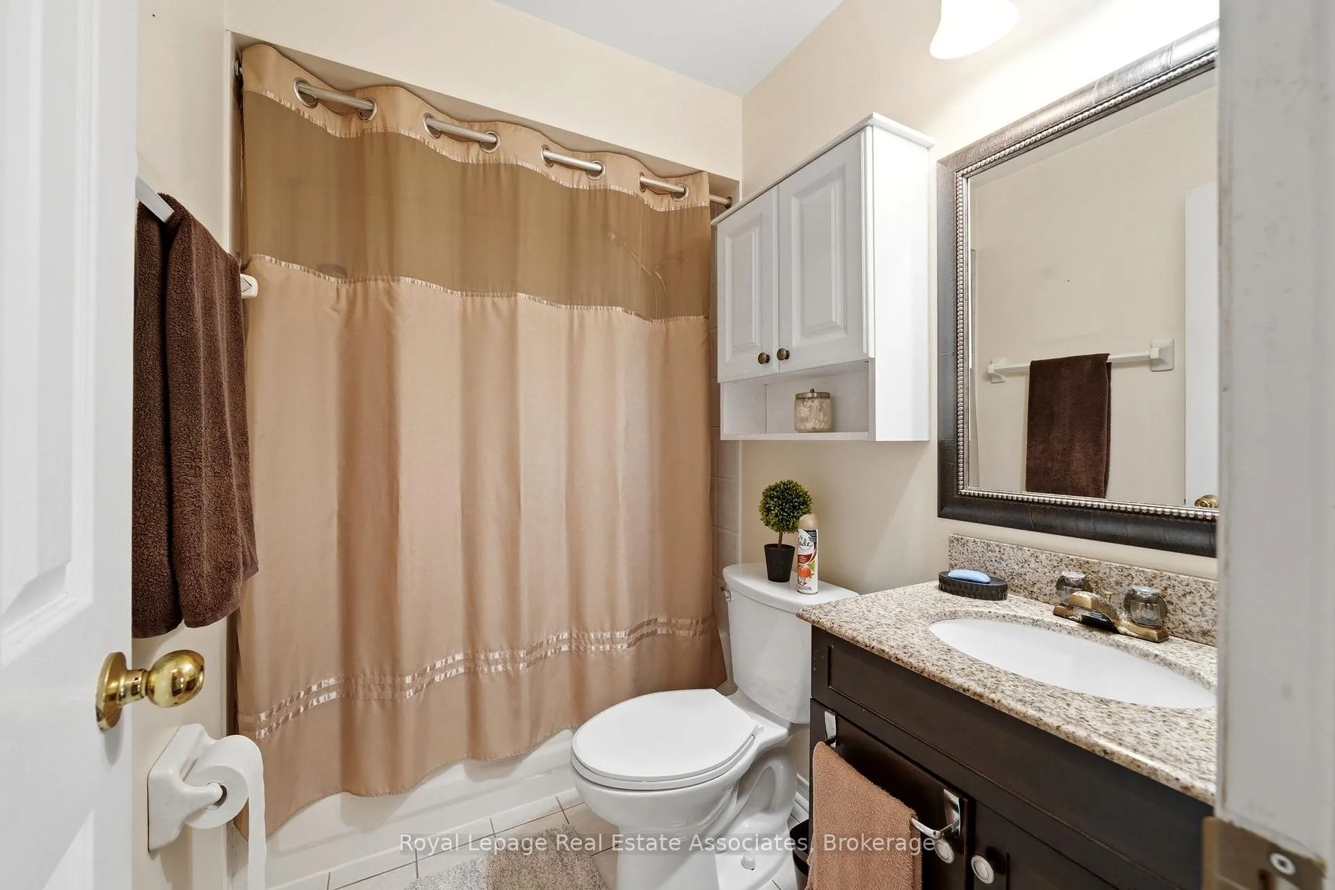 Photo 21 of 52 Royal Orchard Drive, Brampton, Brampton West — HOMEH
