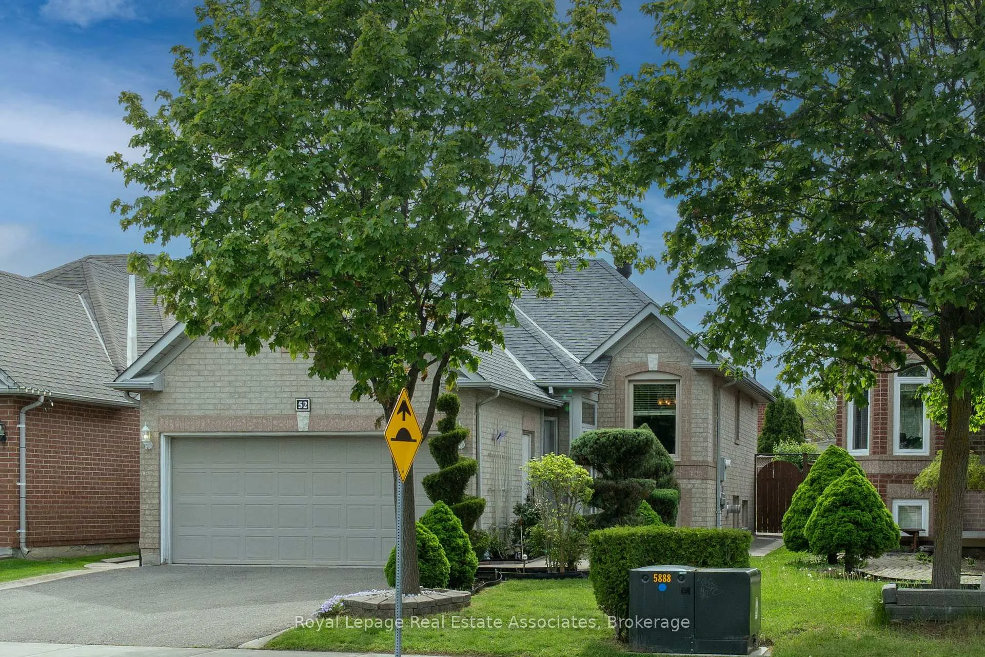 Photo 36 of 52 Royal Orchard Drive, Brampton, Brampton West — HOMEH