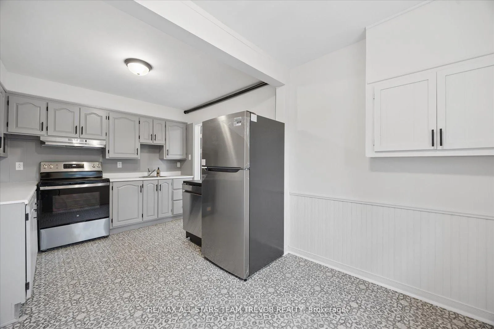 Photo 8 of 1007 Barton Avenue, Georgina, Historic Lakeshore Communities — HOMEH