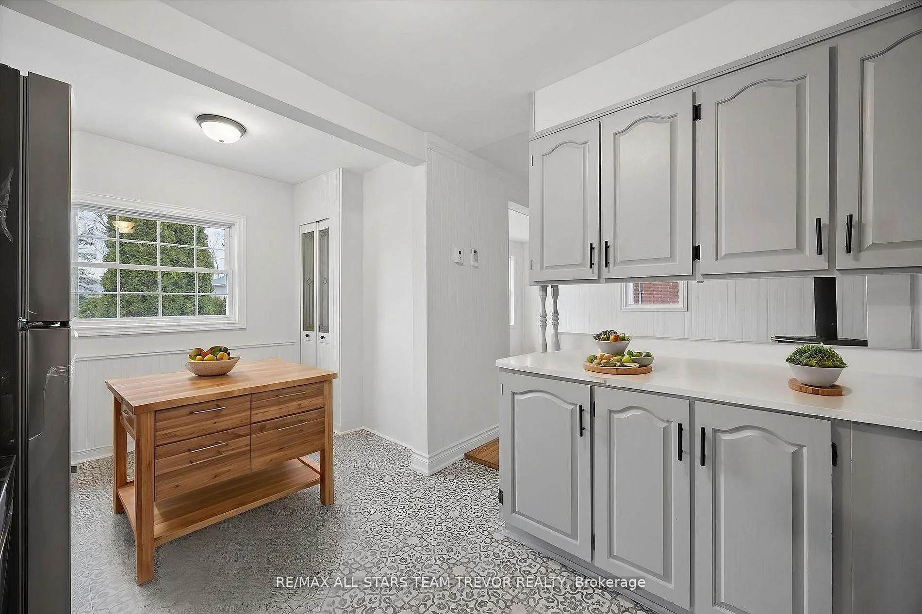 Photo 9 of 1007 Barton Avenue, Georgina, Historic Lakeshore Communities — HOMEH