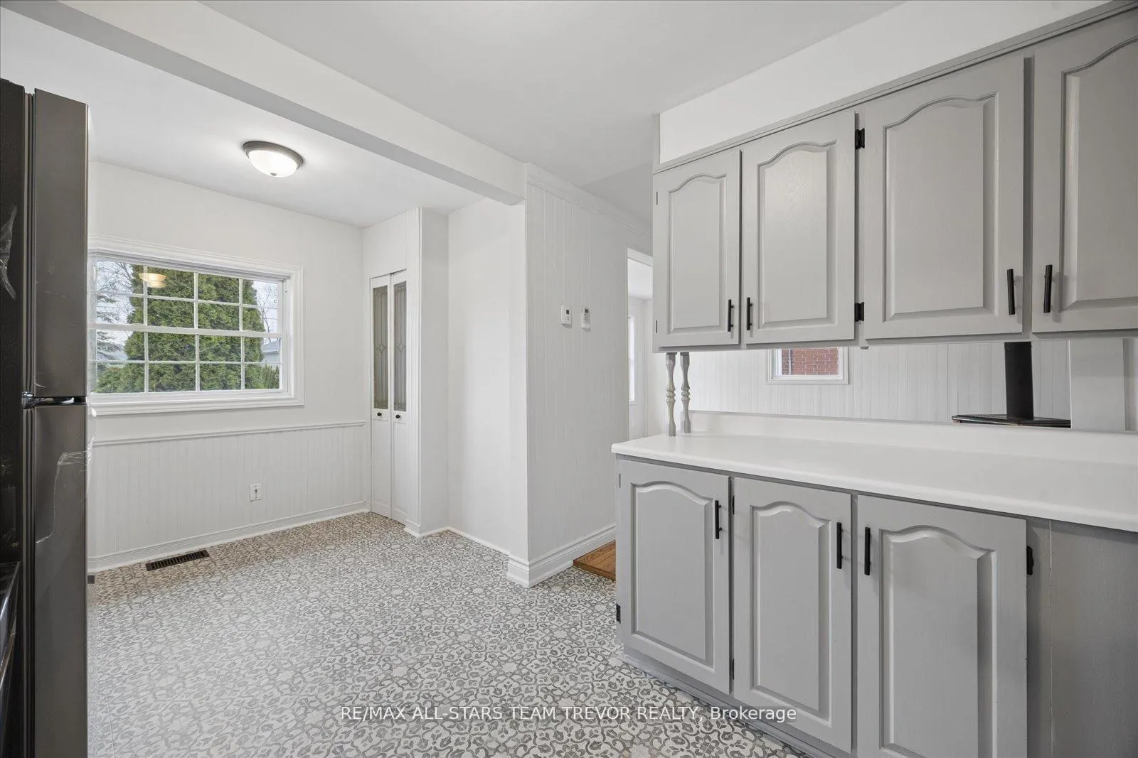 Photo 10 of 1007 Barton Avenue, Georgina, Historic Lakeshore Communities — HOMEH