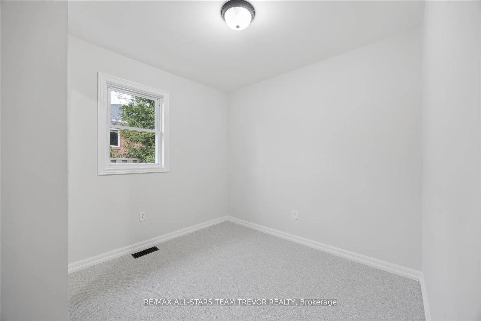 Photo 12 of 1007 Barton Avenue, Georgina, Historic Lakeshore Communities — HOMEH
