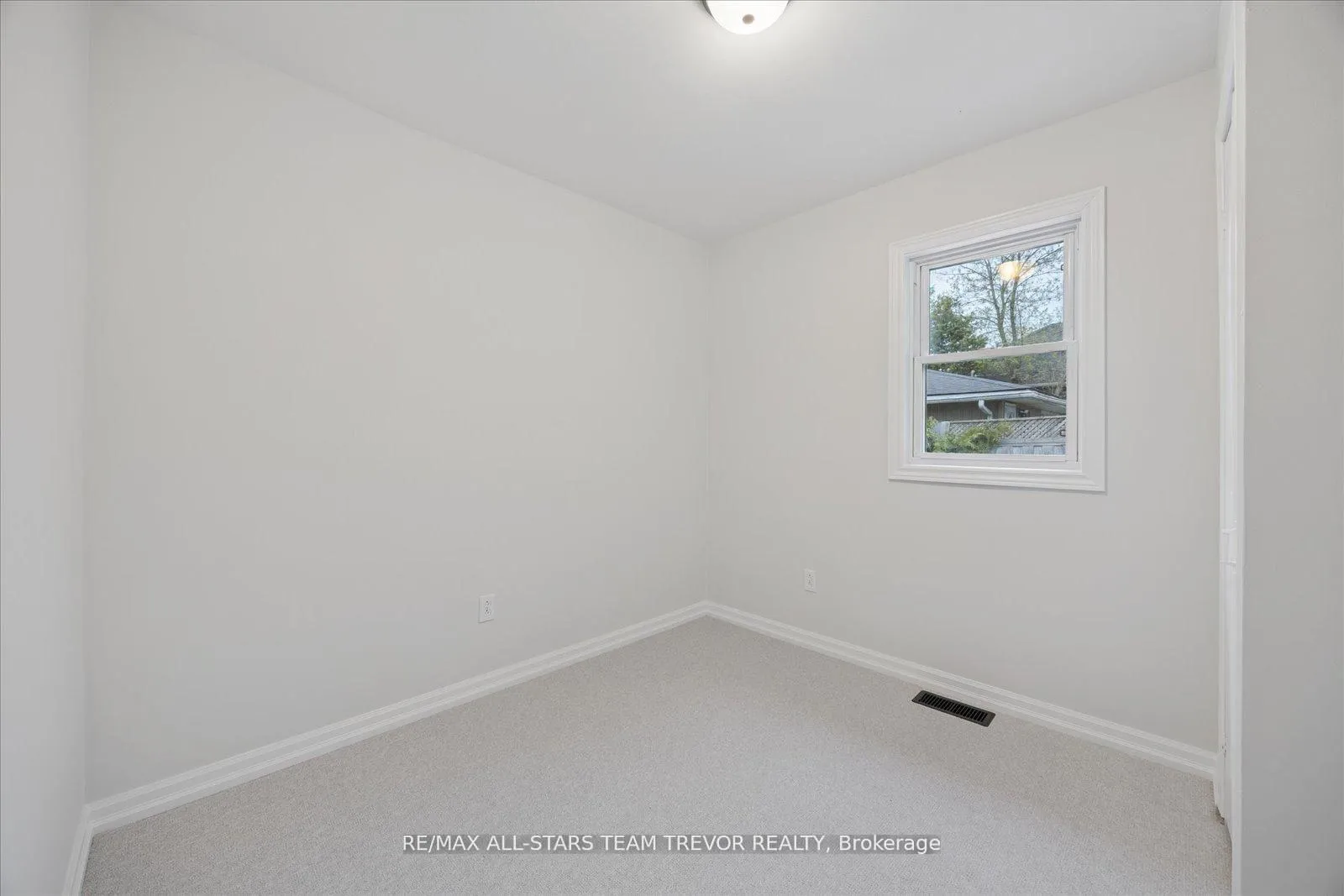 Photo 14 of 1007 Barton Avenue, Georgina, Historic Lakeshore Communities — HOMEH