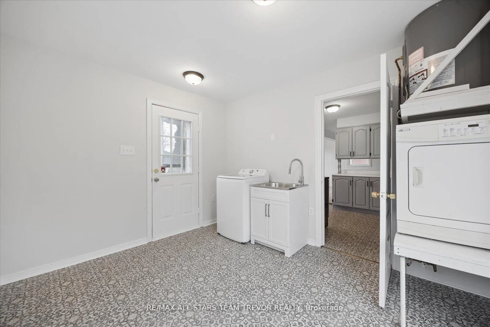 Photo 16 of 1007 Barton Avenue, Georgina, Historic Lakeshore Communities — HOMEH
