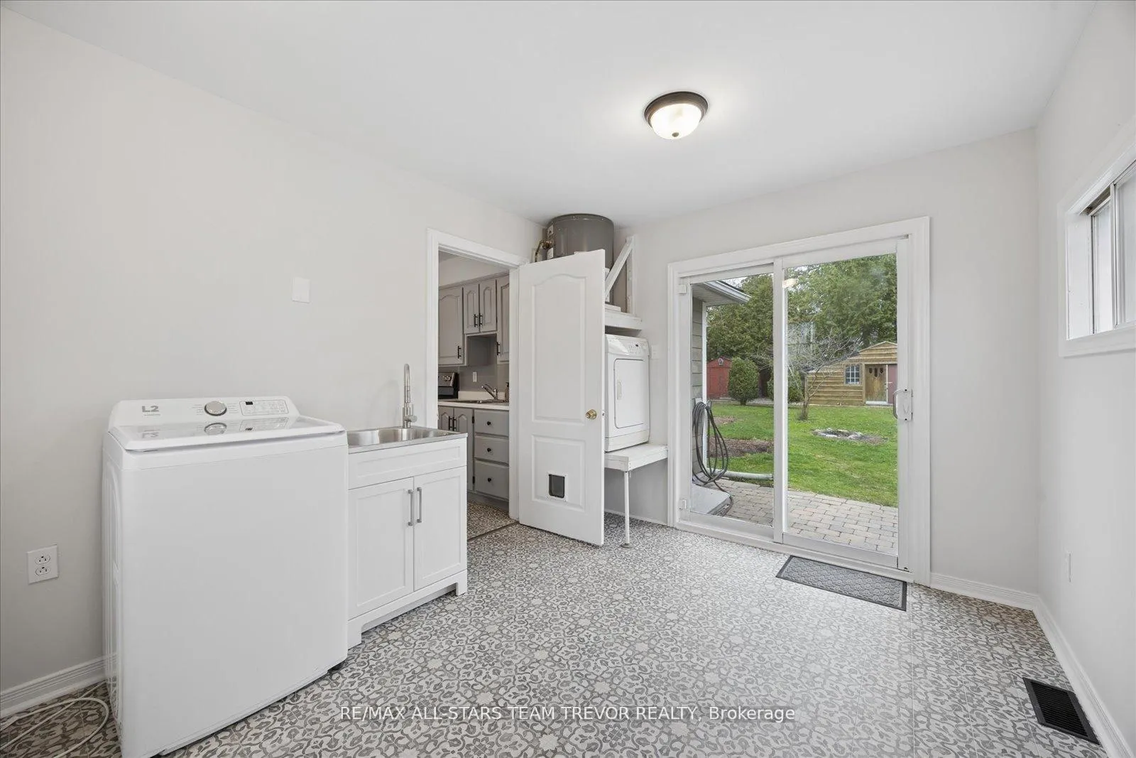 Photo 17 of 1007 Barton Avenue, Georgina, Historic Lakeshore Communities — HOMEH