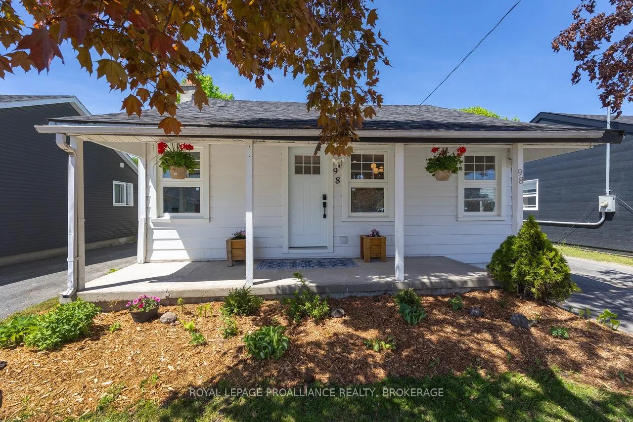 Photo 2 of 98 Carleton Street, Kingston, East of Sir John A. Blvd — HOMEH