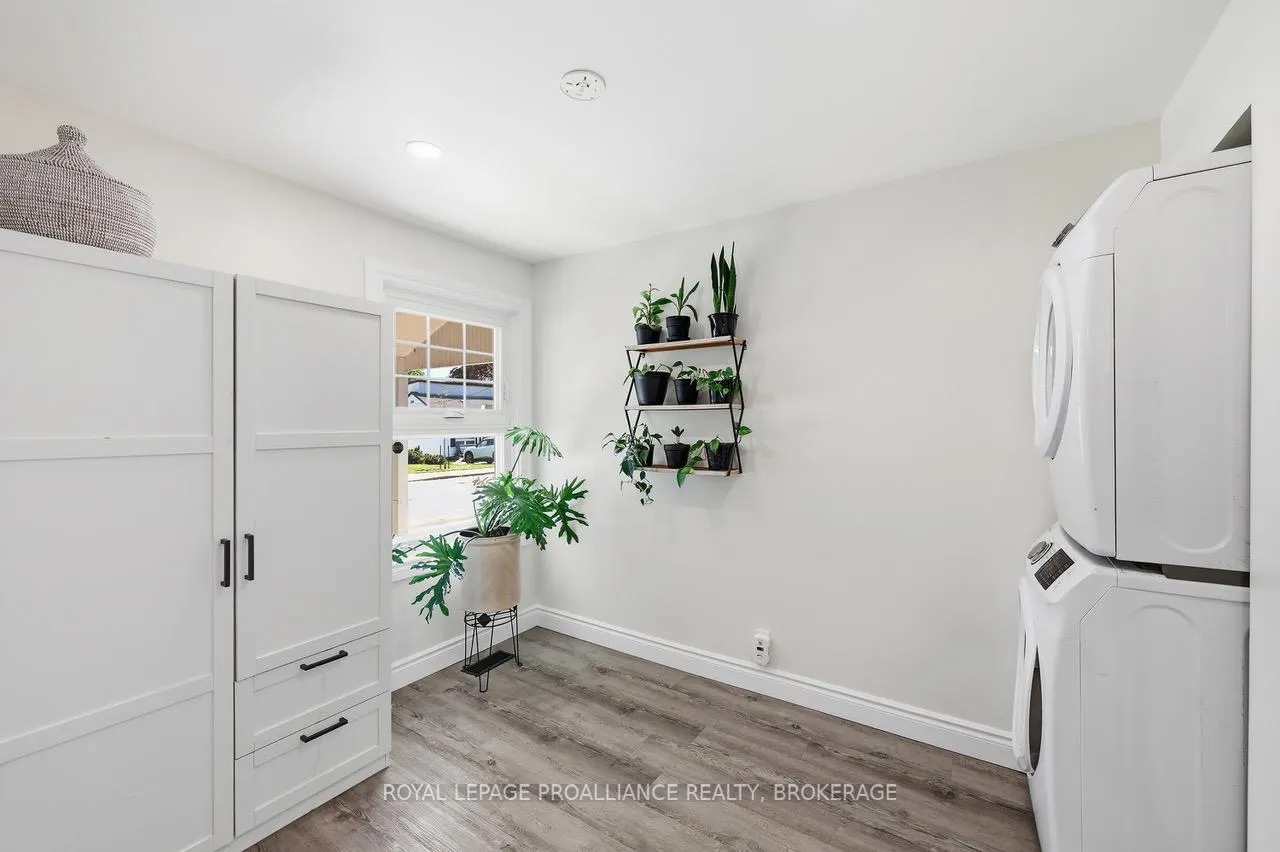 Photo 7 of 98 Carleton Street, Kingston, East of Sir John A. Blvd — HOMEH