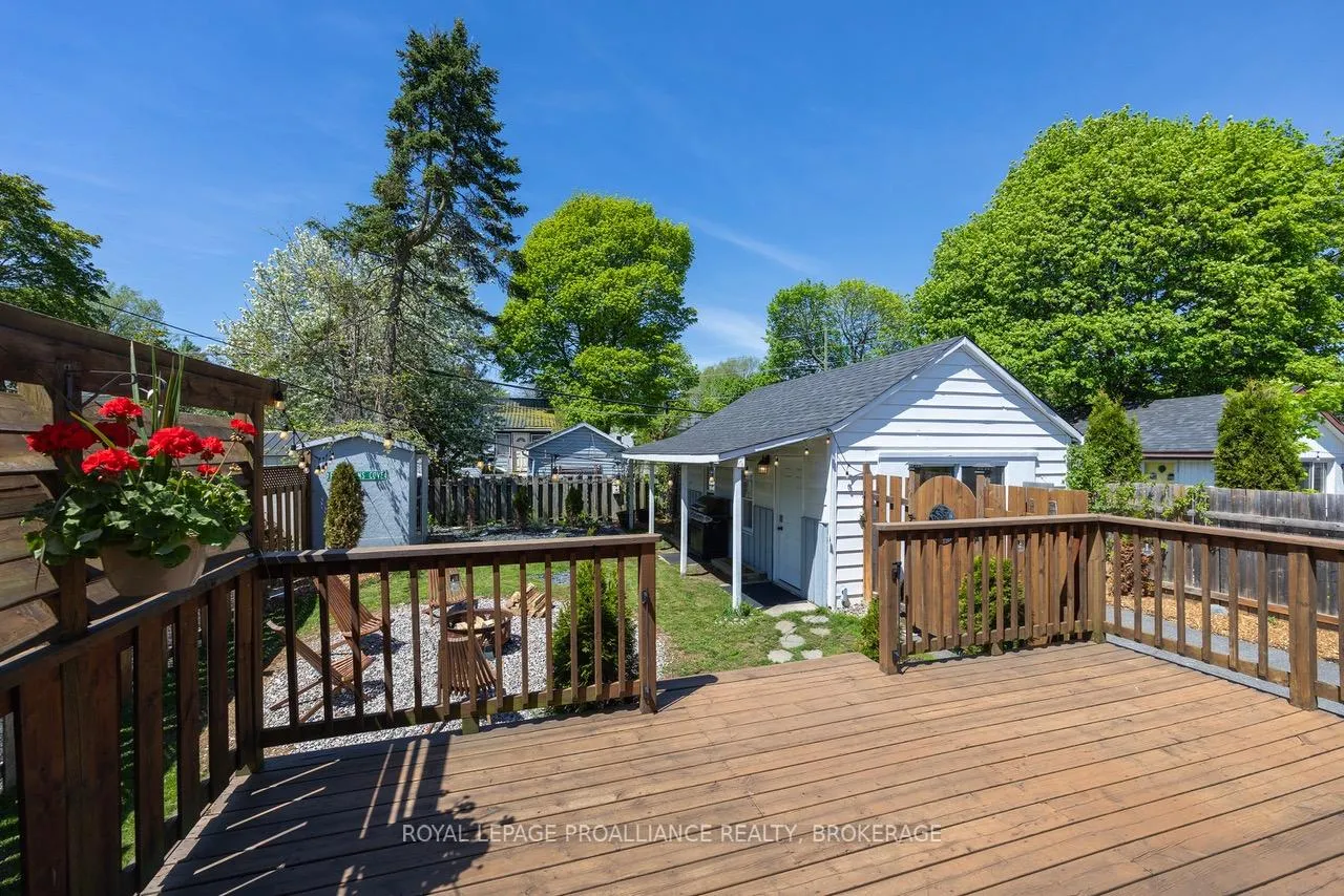 Photo 26 of 98 Carleton Street, Kingston, East of Sir John A. Blvd — HOMEH
