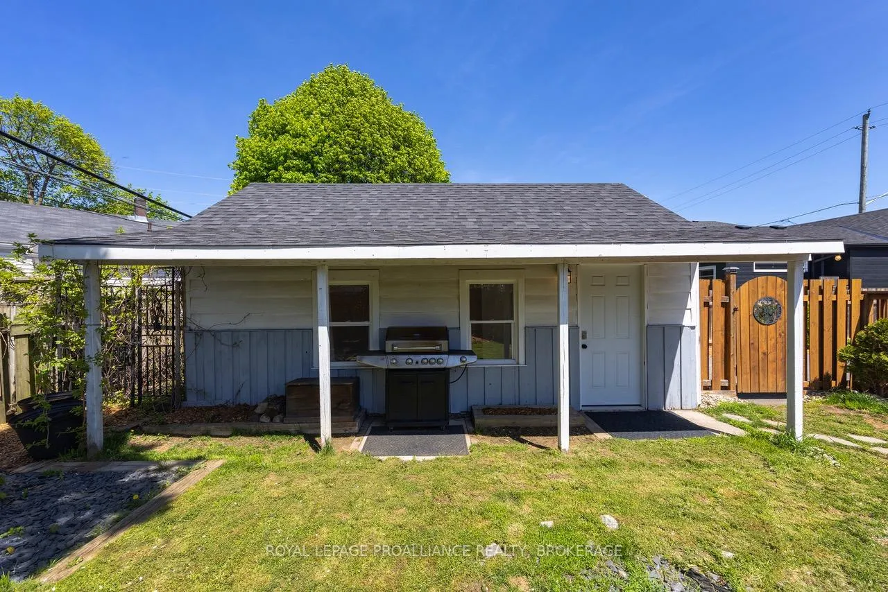 Photo 31 of 98 Carleton Street, Kingston, East of Sir John A. Blvd — HOMEH