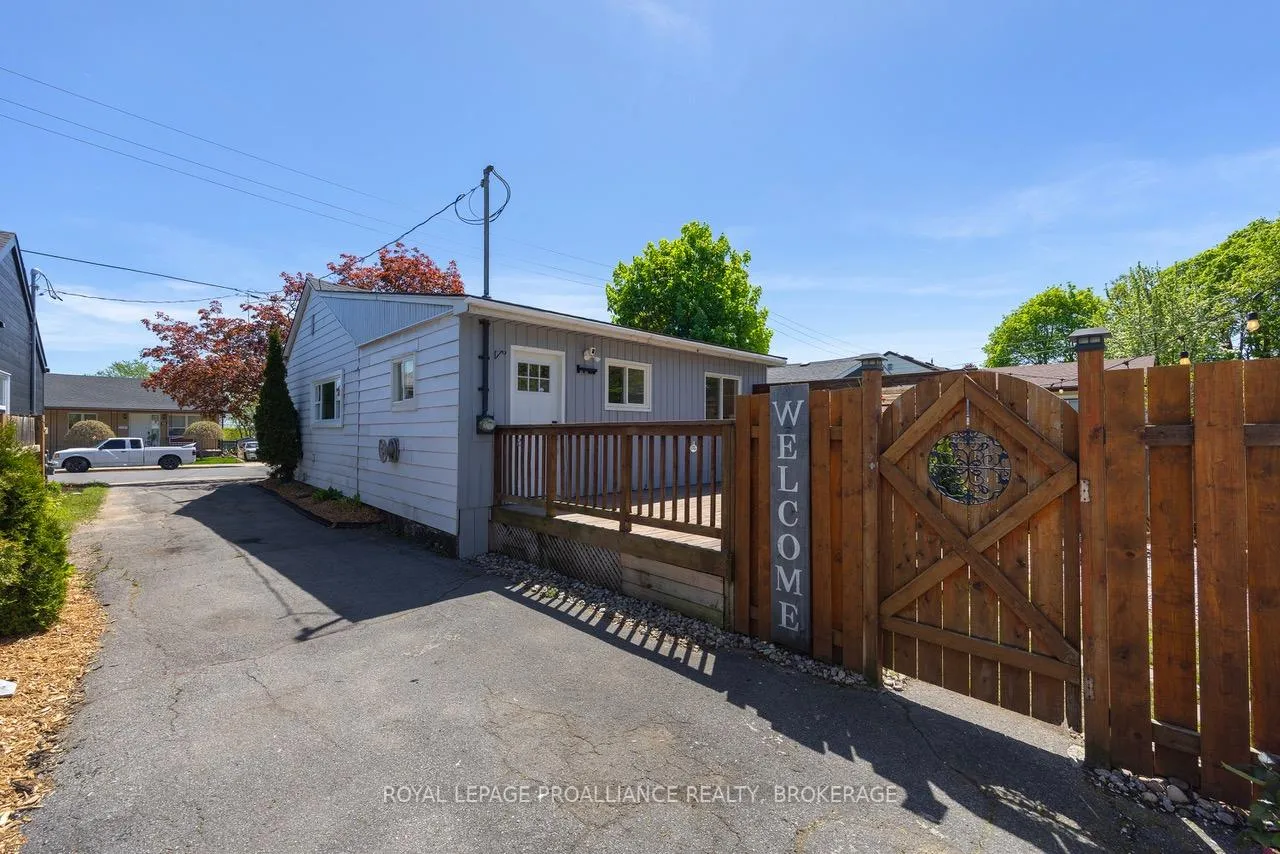 Photo 34 of 98 Carleton Street, Kingston, East of Sir John A. Blvd — HOMEH