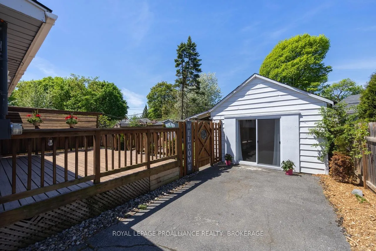 Photo 35 of 98 Carleton Street, Kingston, East of Sir John A. Blvd — HOMEH