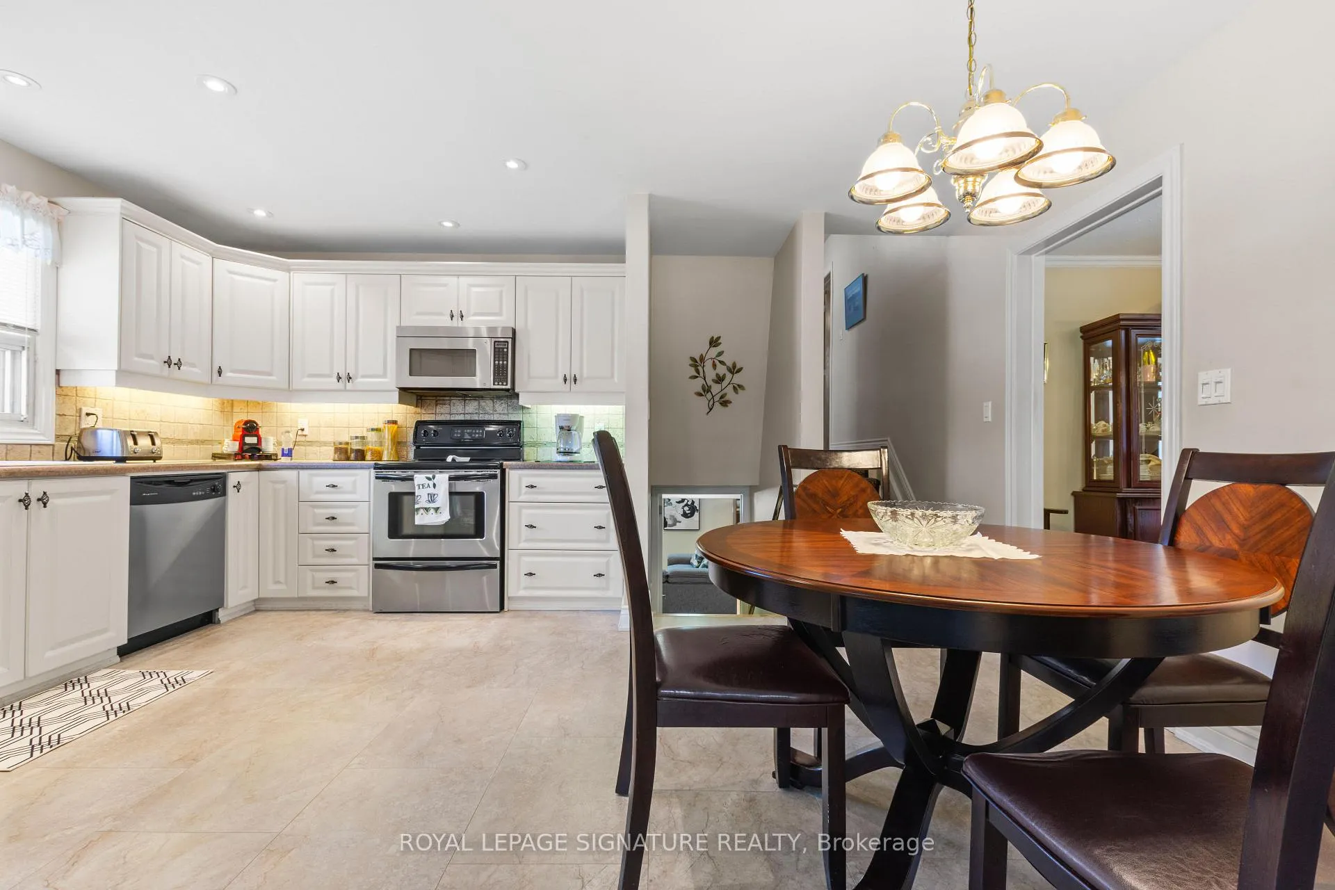 Photo 4 of 58 Centennial Parkway S, Hamilton, Stoney Creek — HOMEH