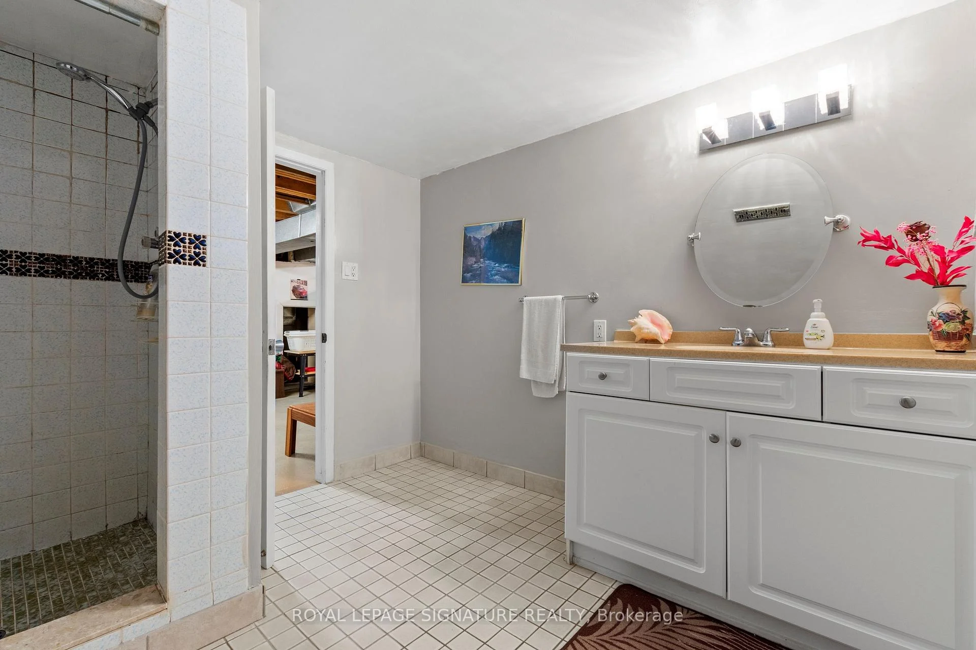 Photo 47 of 58 Centennial Parkway S, Hamilton, Stoney Creek — HOMEH