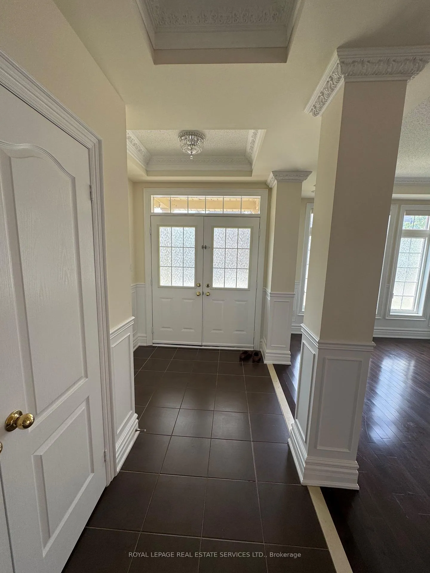 Photo 4 of 261 Nautical Boulevard, Oakville, Bronte — HOMEH