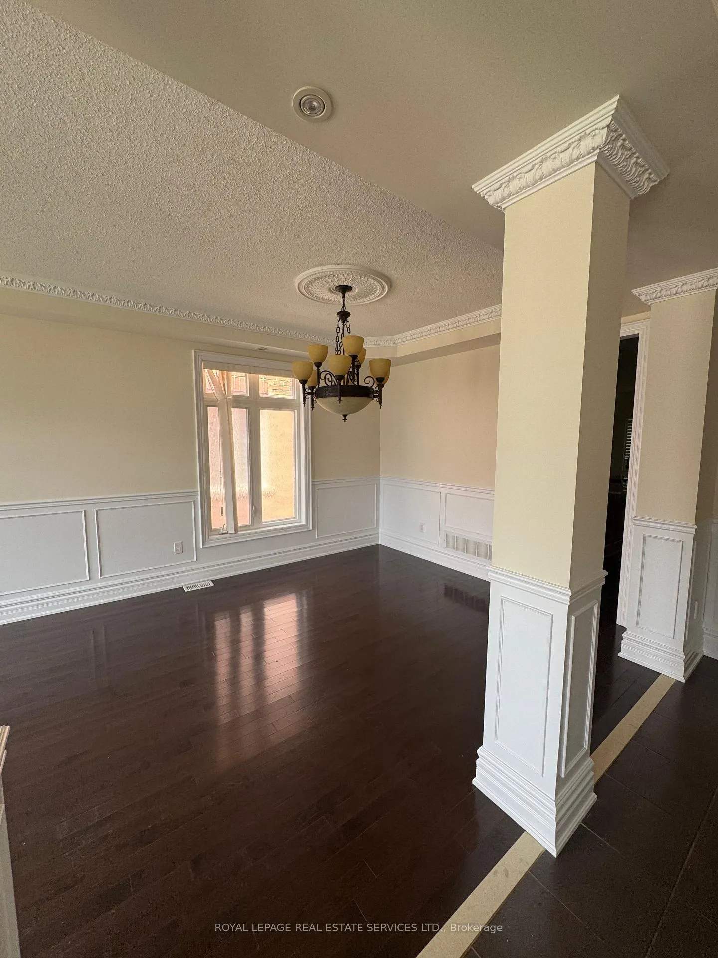 Photo 6 of 261 Nautical Boulevard, Oakville, Bronte — HOMEH