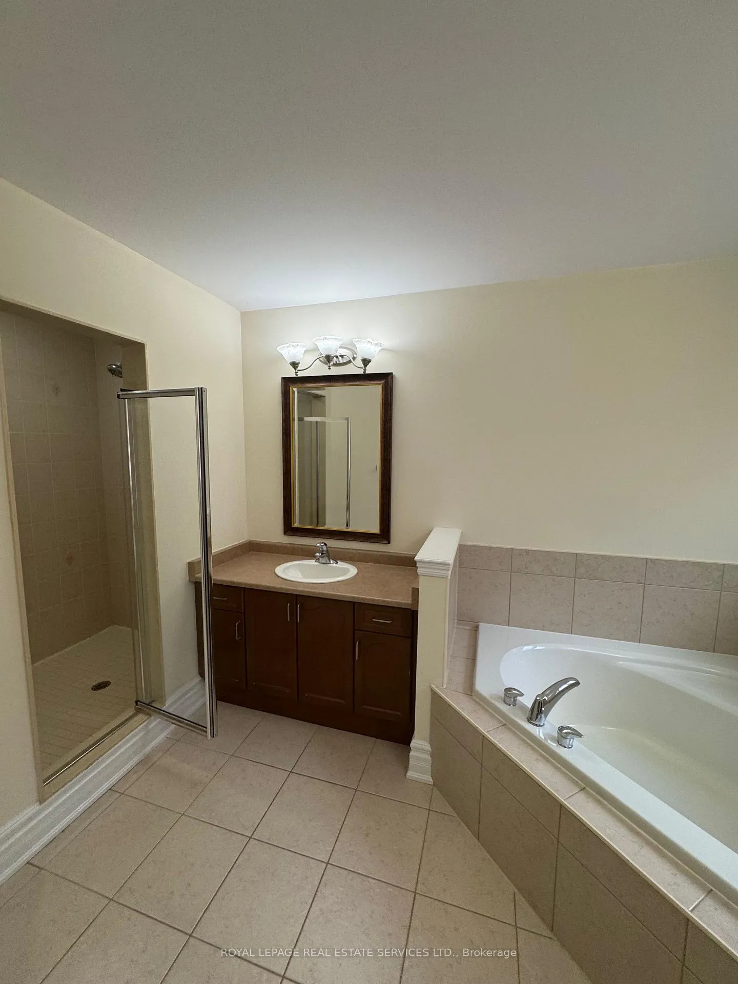 Photo 20 of 261 Nautical Boulevard, Oakville, Bronte — HOMEH