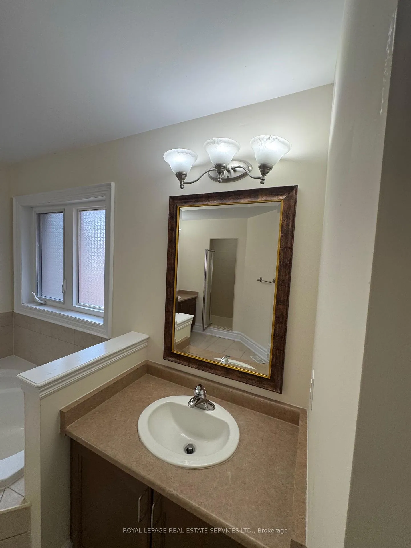 Photo 21 of 261 Nautical Boulevard, Oakville, Bronte — HOMEH