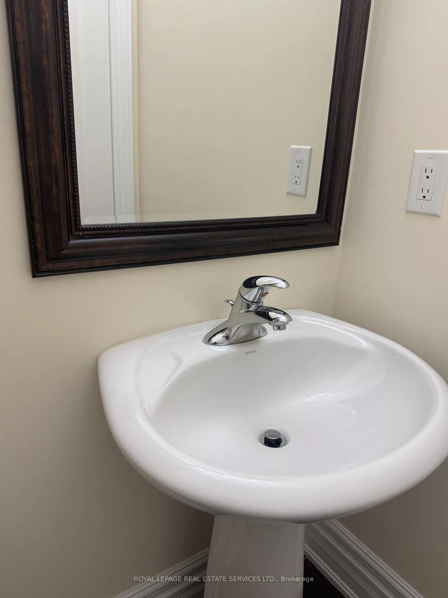 Photo 33 of 261 Nautical Boulevard, Oakville, Bronte — HOMEH