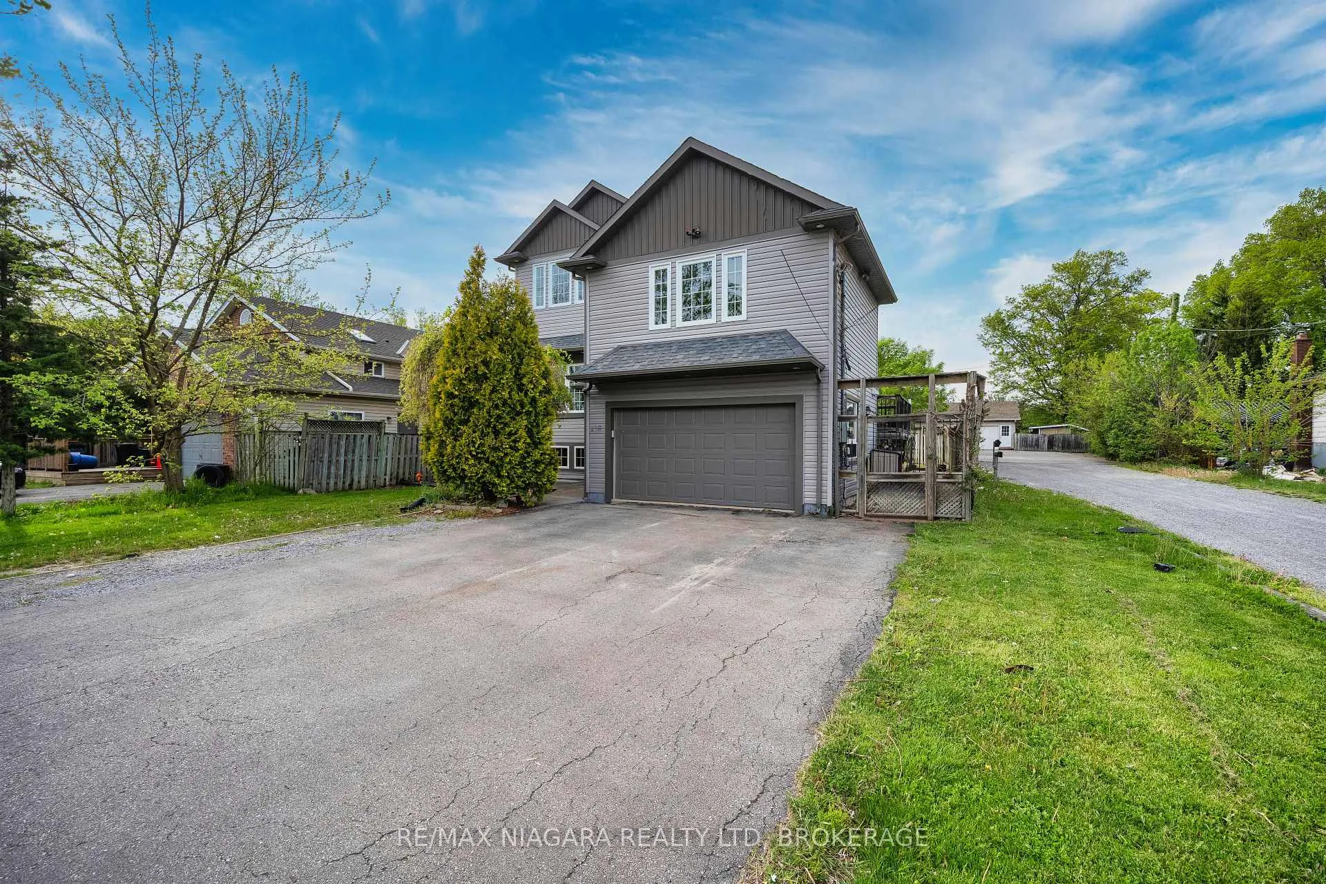 Photo 2 of 178 Rykert Street, St. Catharines, Rykert/Vansickle — HOMEH