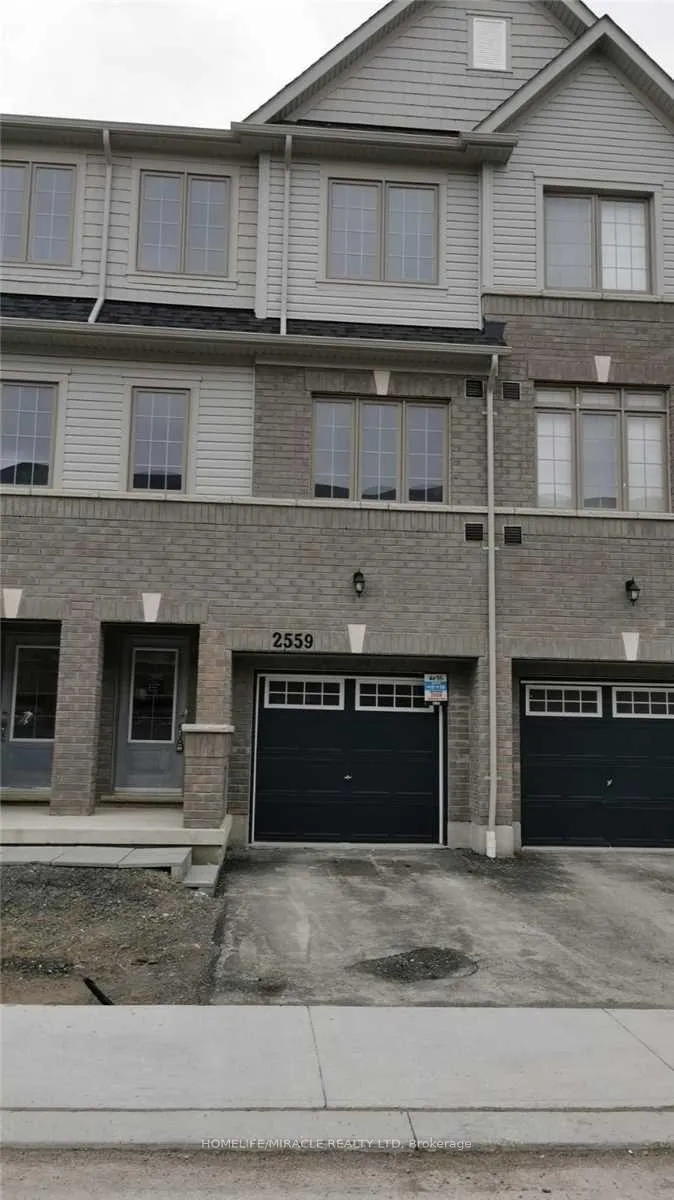 Photo 3 of 2559 Barbarolli Path, Oshawa, Windfields — HOMEH