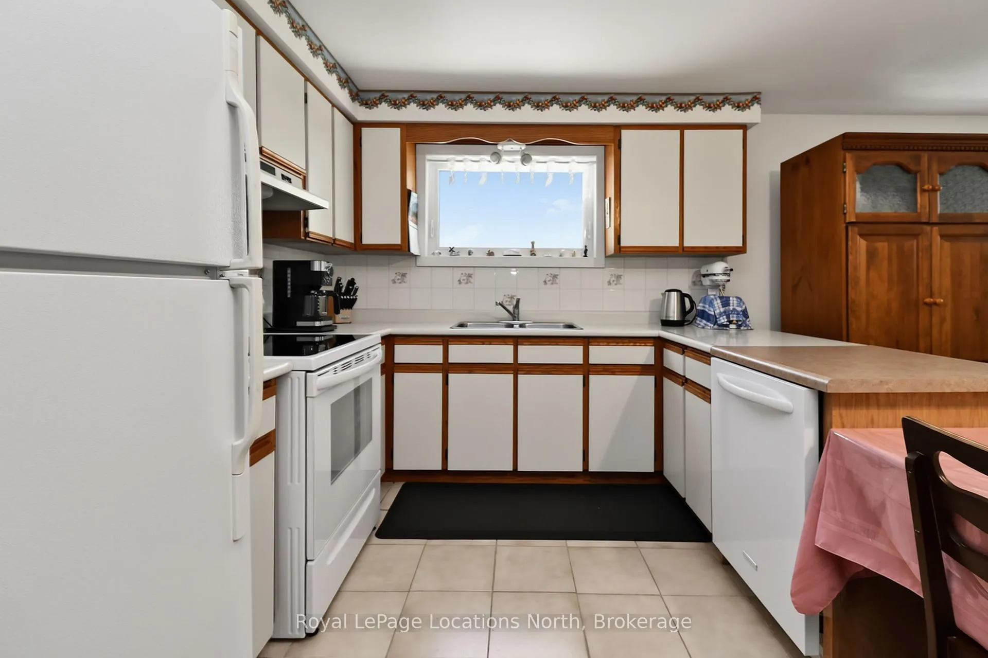Photo 5 of 83 Wilhelm Street, Wasaga Beach — HOMEH