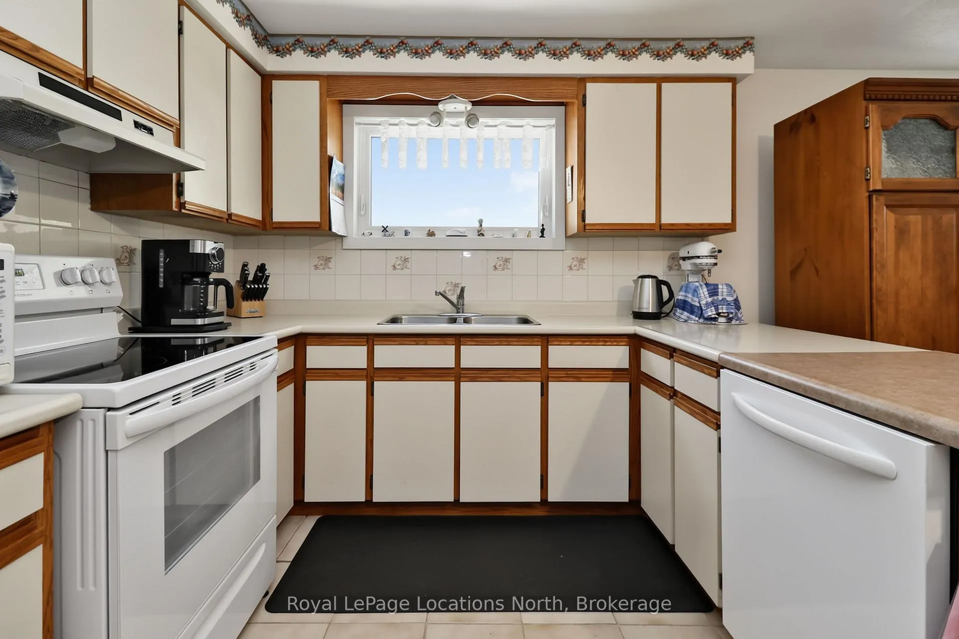 Photo 9 of 83 Wilhelm Street, Wasaga Beach — HOMEH