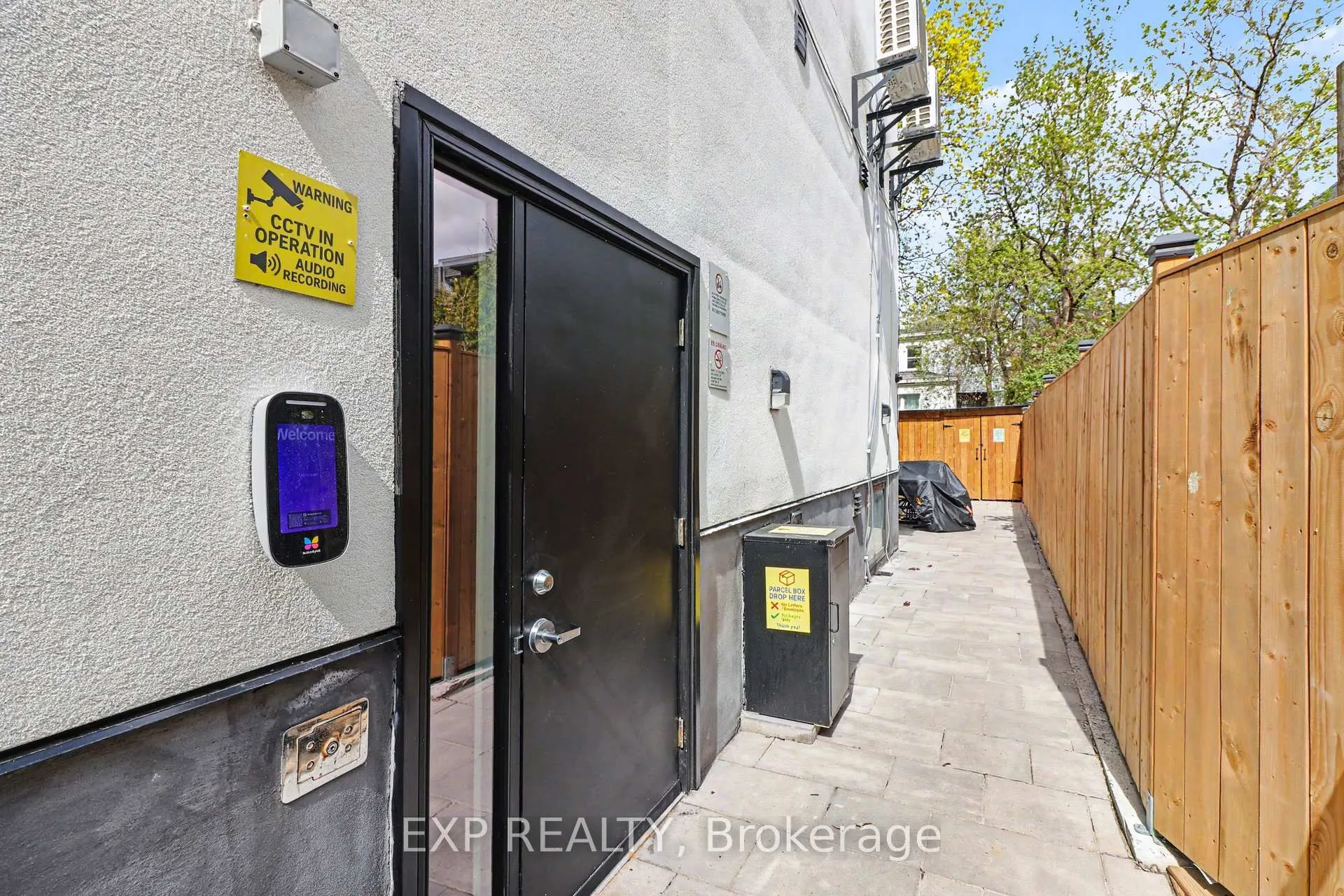 Photo 3 of Unit A, 61 Pinehurst Avenue, Ottawa, Hintonburg — HOMEH