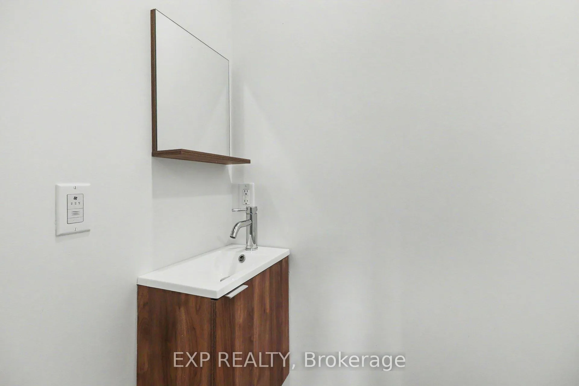 Photo 14 of Unit A, 61 Pinehurst Avenue, Ottawa, Hintonburg — HOMEH