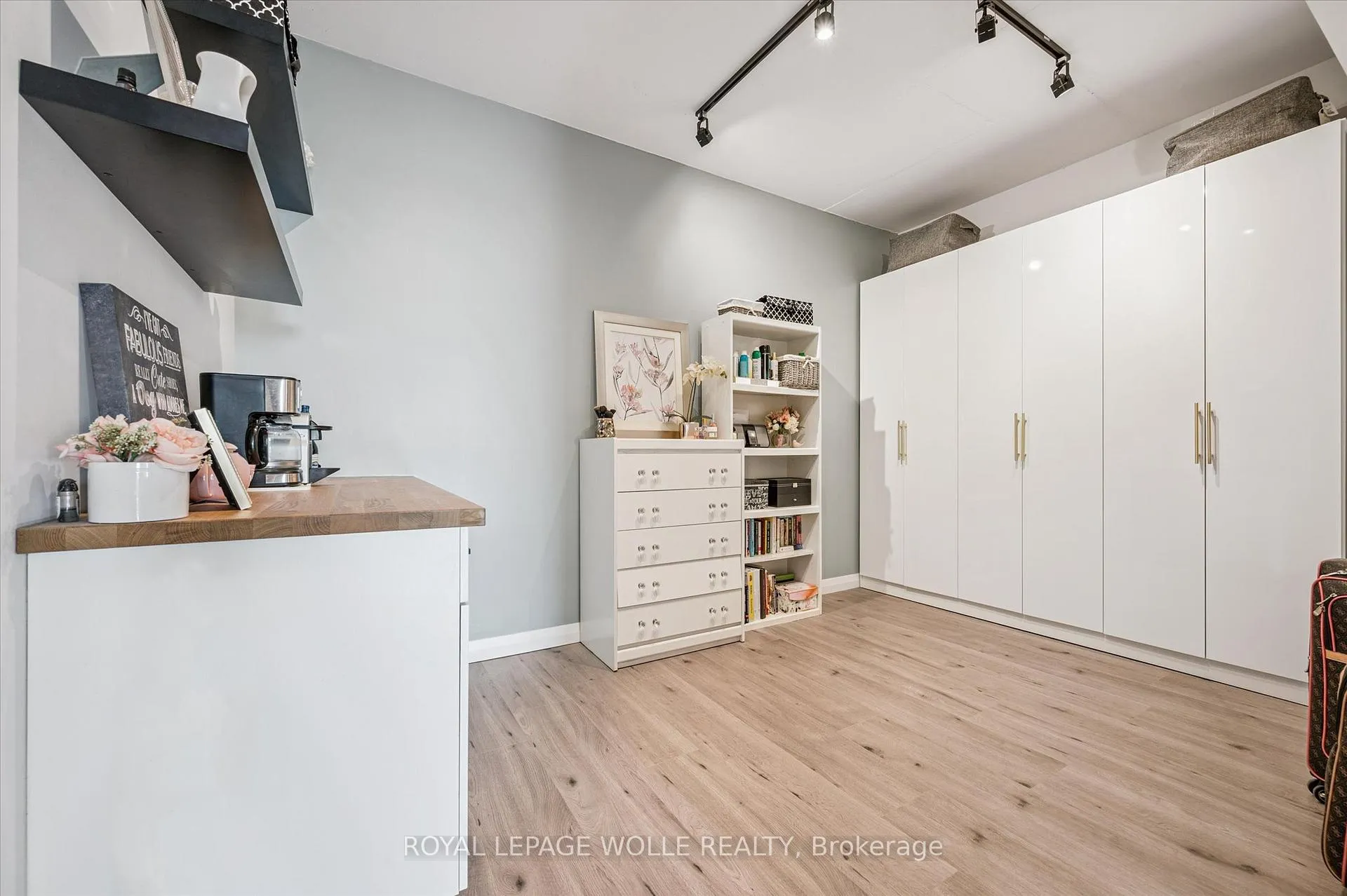 Photo 4 of Unit 1407, 60 Charles Street W, Kitchener — HOMEH