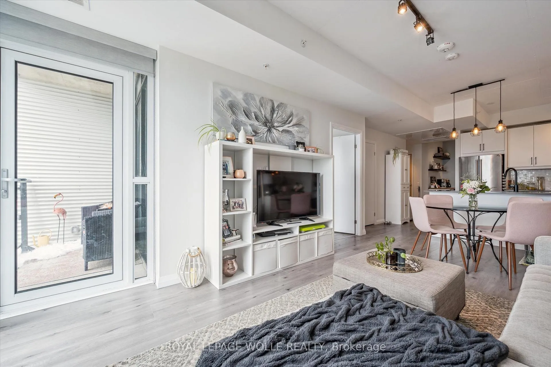Photo 9 of Unit 1407, 60 Charles Street W, Kitchener — HOMEH