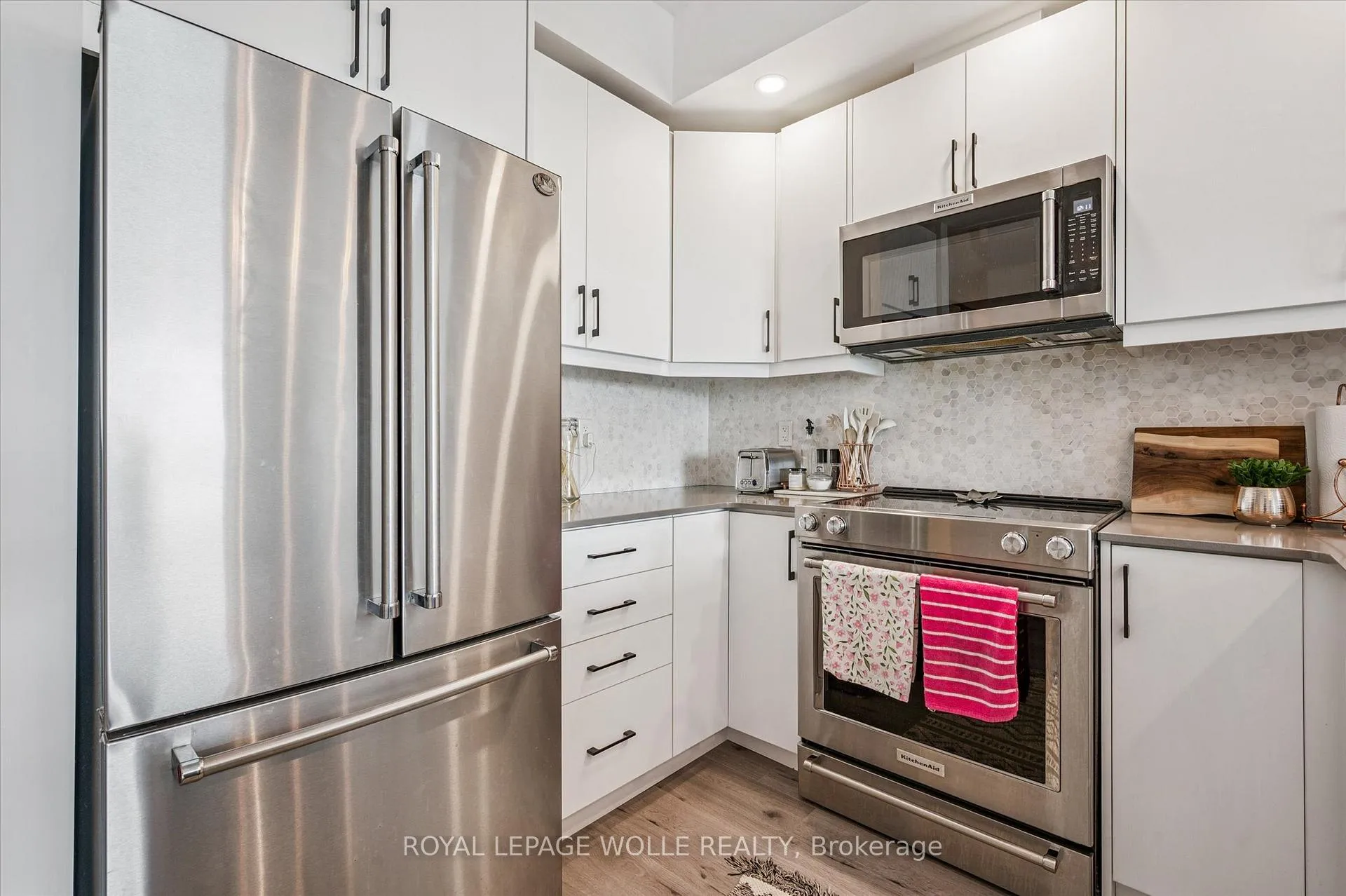 Photo 12 of Unit 1407, 60 Charles Street W, Kitchener — HOMEH