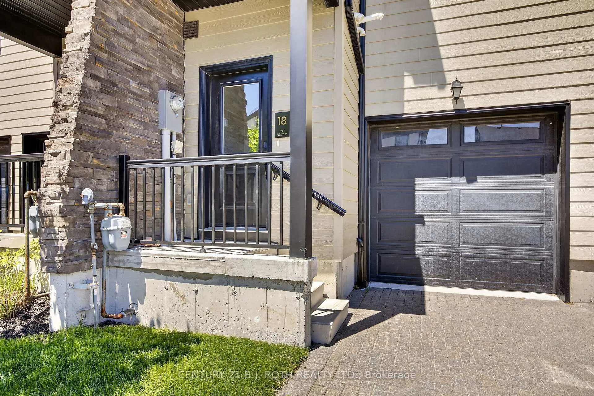 Photo 3 of 18 Stonehart Lane, Barrie, East Bayfield — HOMEH