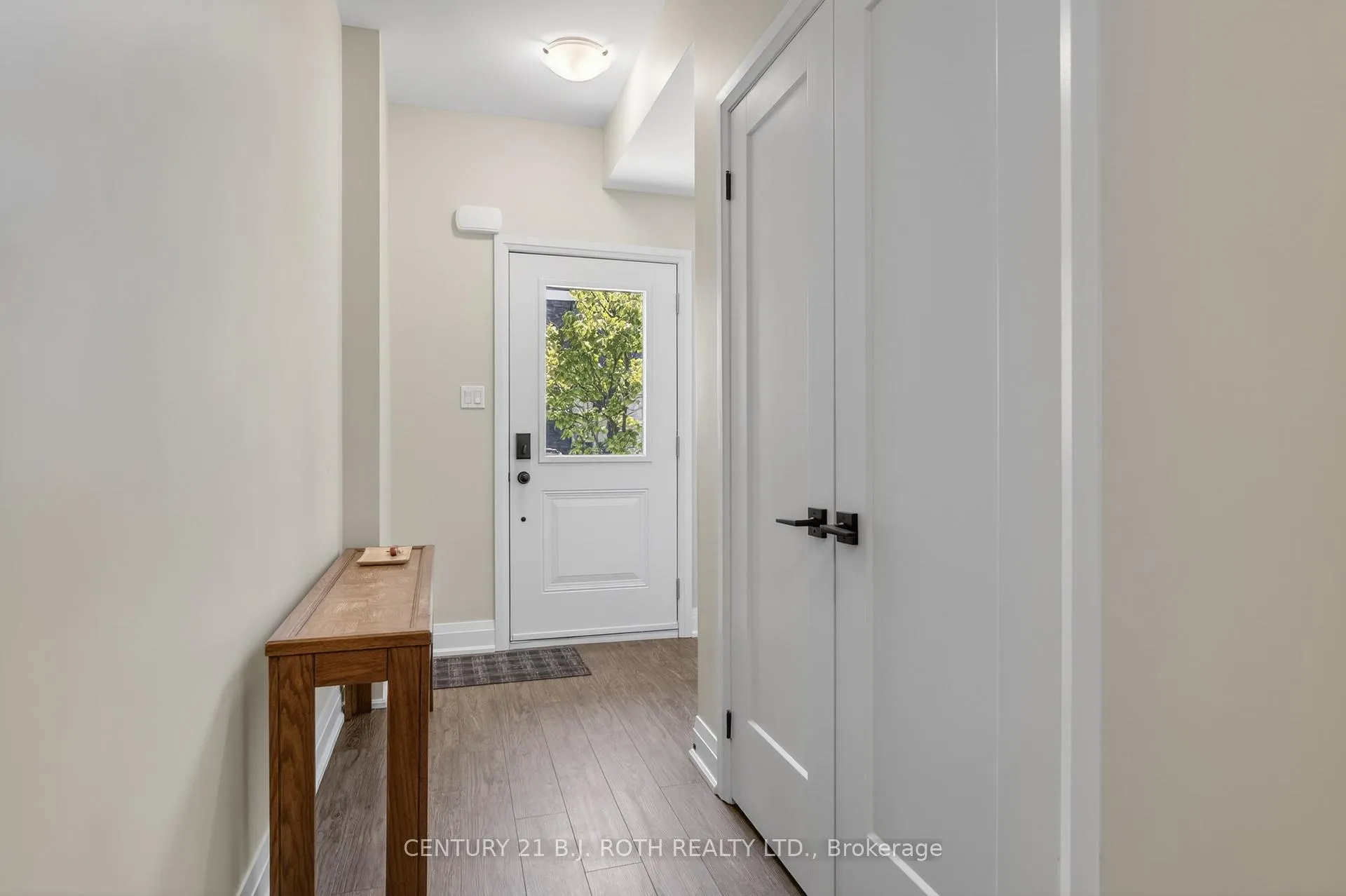 Photo 5 of 18 Stonehart Lane, Barrie, East Bayfield — HOMEH