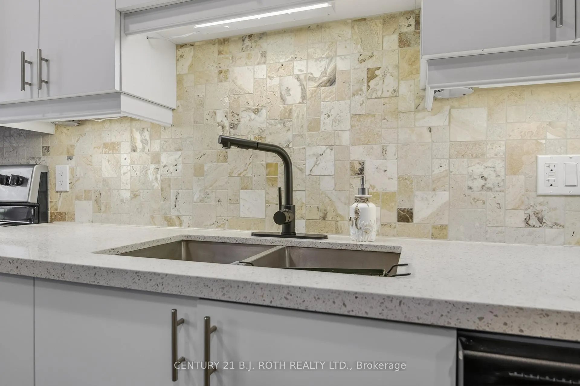 Photo 10 of 18 Stonehart Lane, Barrie, East Bayfield — HOMEH