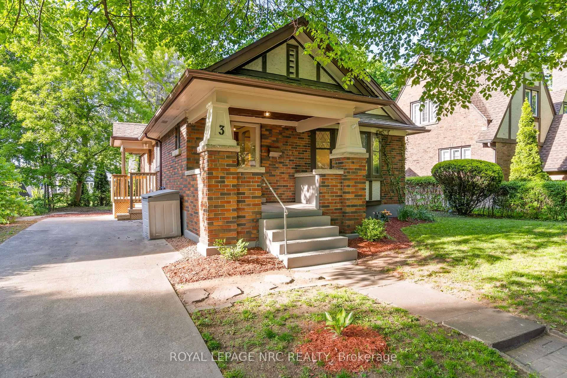 Photo 3 of 3 Gardiner Place, St. Catharines, Downtown — HOMEH