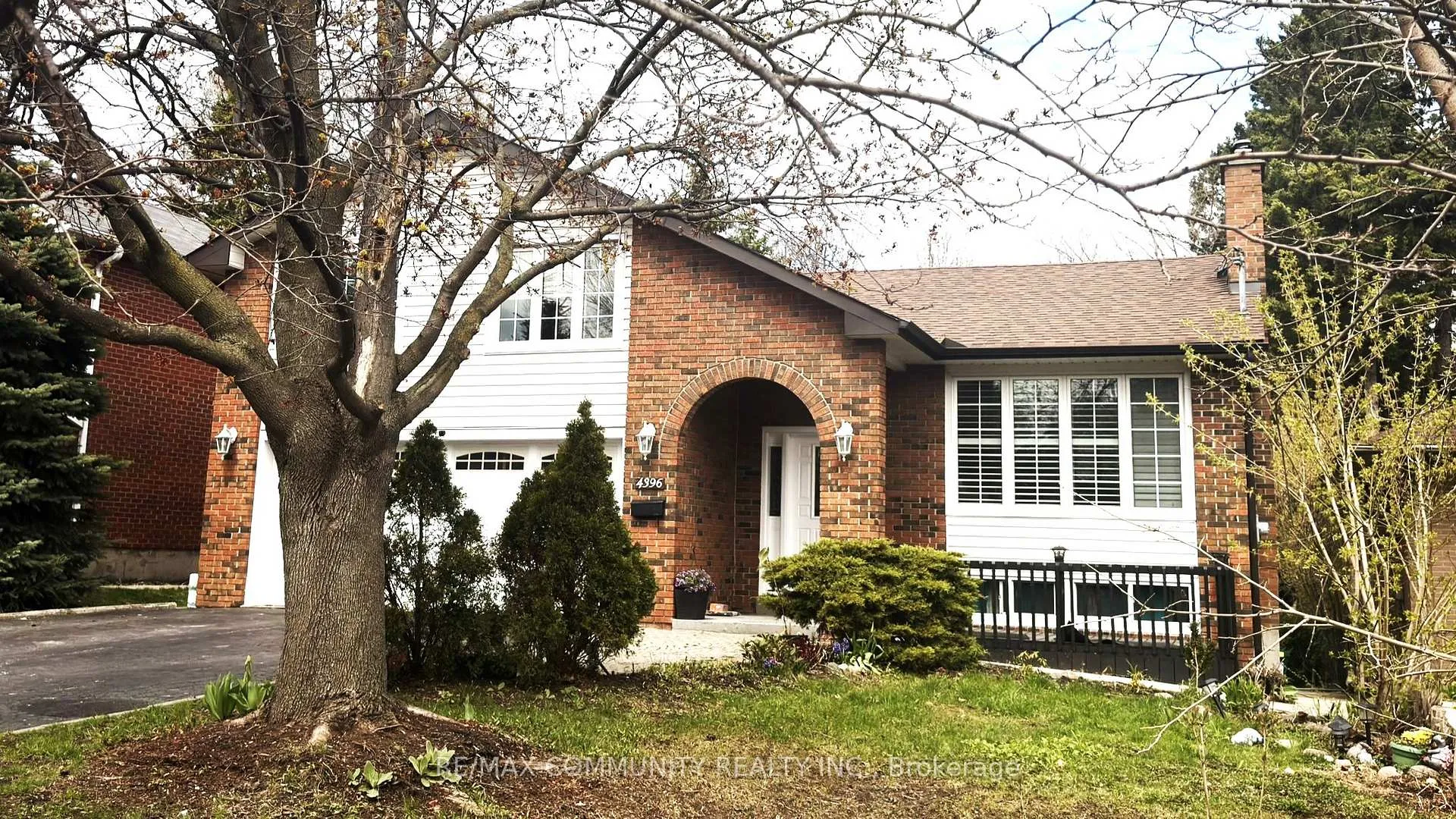 Photo 2 of 4396 Lawrence Avenue E, Scarborough, West Hill — HOMEH