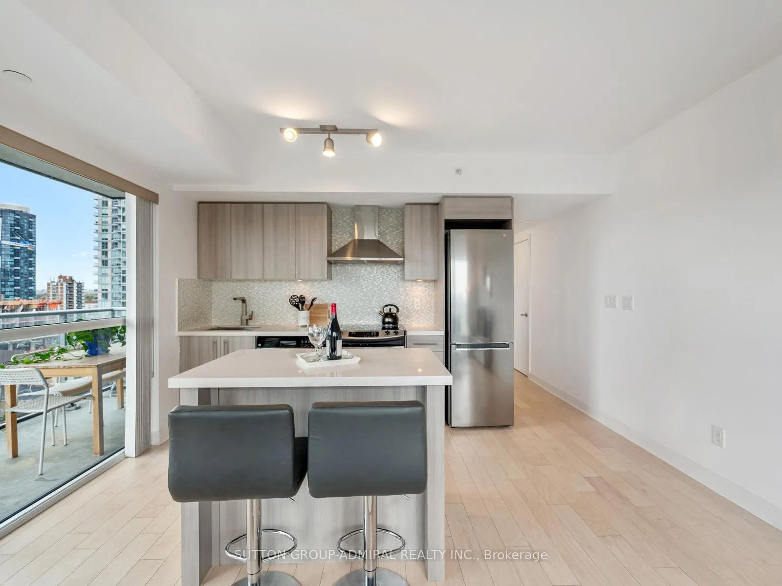 Photo 4 of Unit 1202, 58 Orchard View Boulevard, Toronto, Yonge-Eglinton — HOMEH