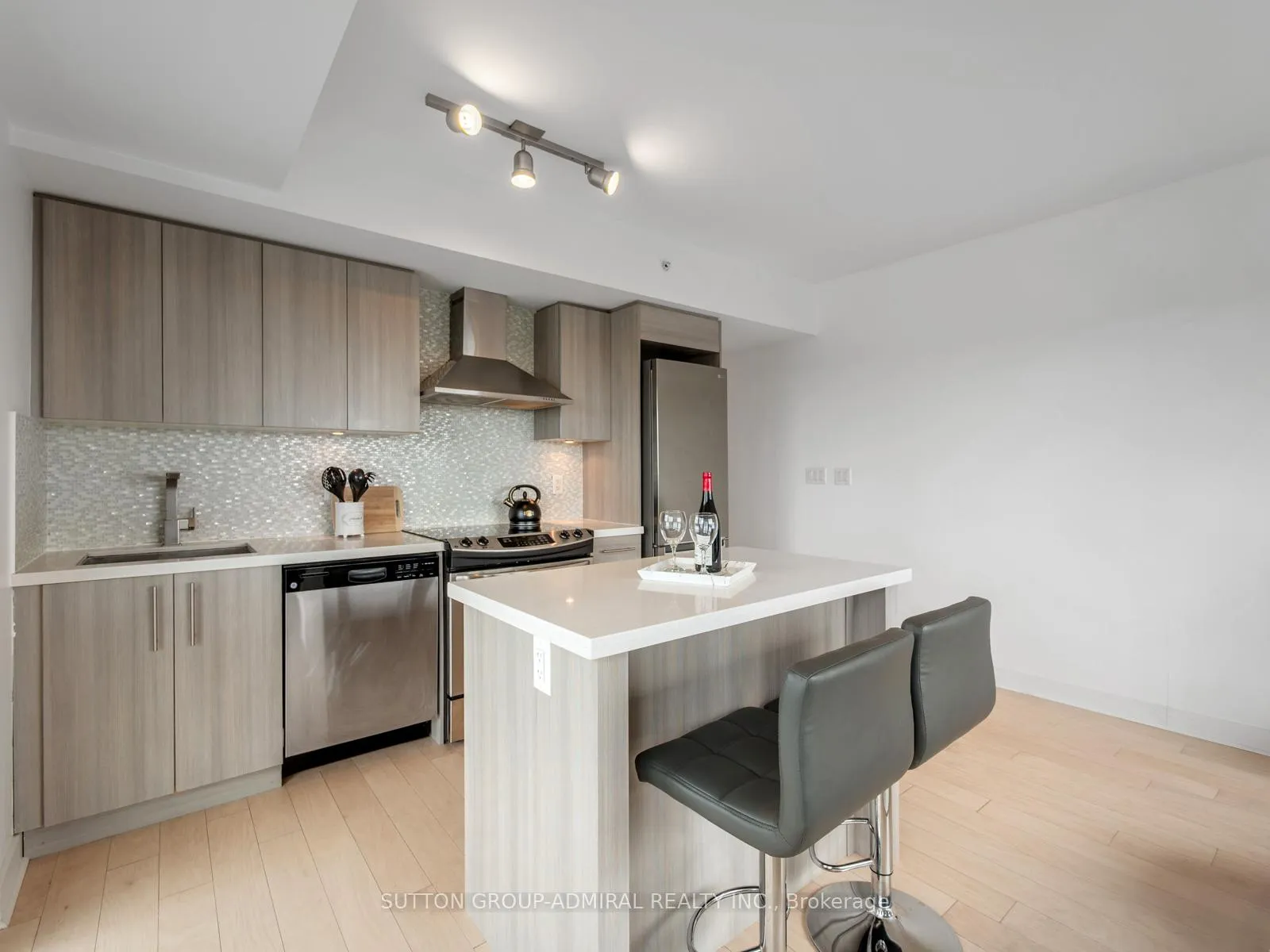 Photo 5 of Unit 1202, 58 Orchard View Boulevard, Toronto, Yonge-Eglinton — HOMEH