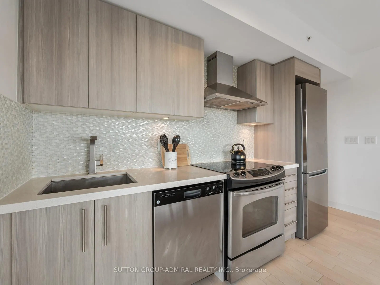 Photo 6 of Unit 1202, 58 Orchard View Boulevard, Toronto, Yonge-Eglinton — HOMEH