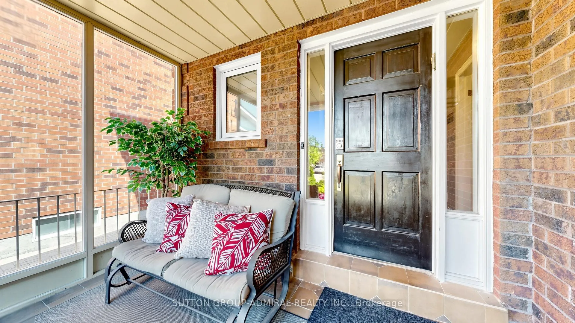 Photo 4 of 71 Oliver Lane, Vaughan, Maple — HOMEH