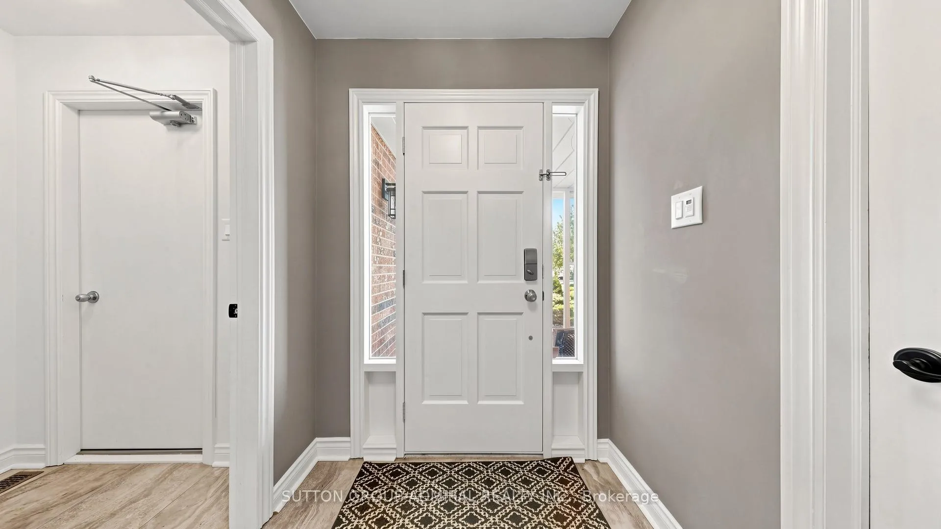 Photo 5 of 71 Oliver Lane, Vaughan, Maple — HOMEH