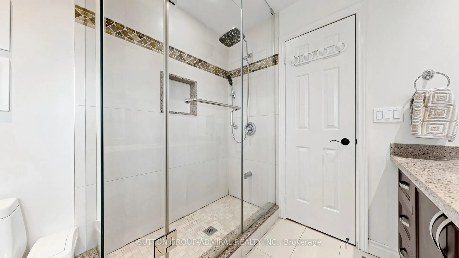 Photo 20 of 71 Oliver Lane, Vaughan, Maple — HOMEH