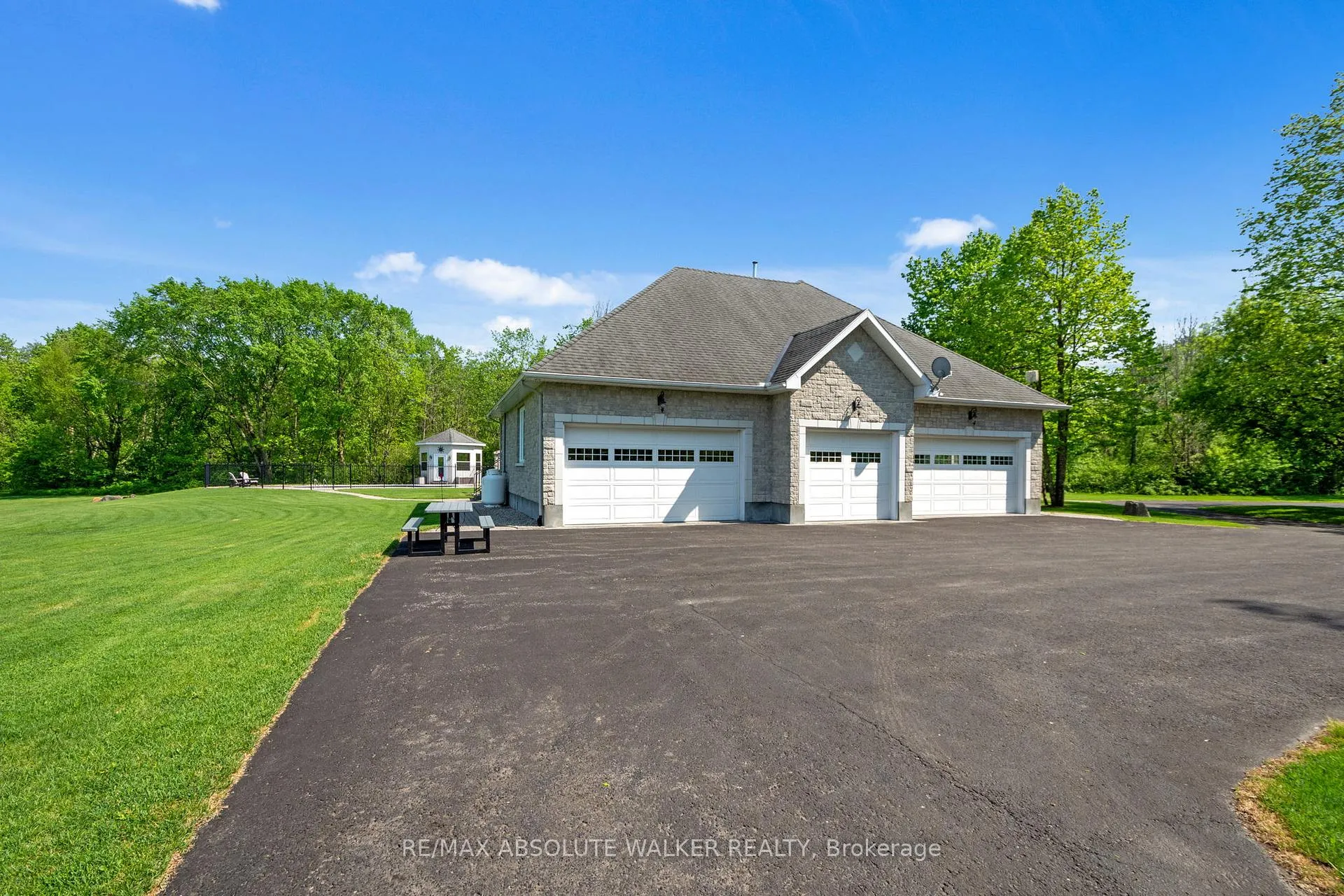 Photo 39 of 2501 Kearns Way, Ottawa, Osgoode Twp North of Reg Rd 6 — HOMEH
