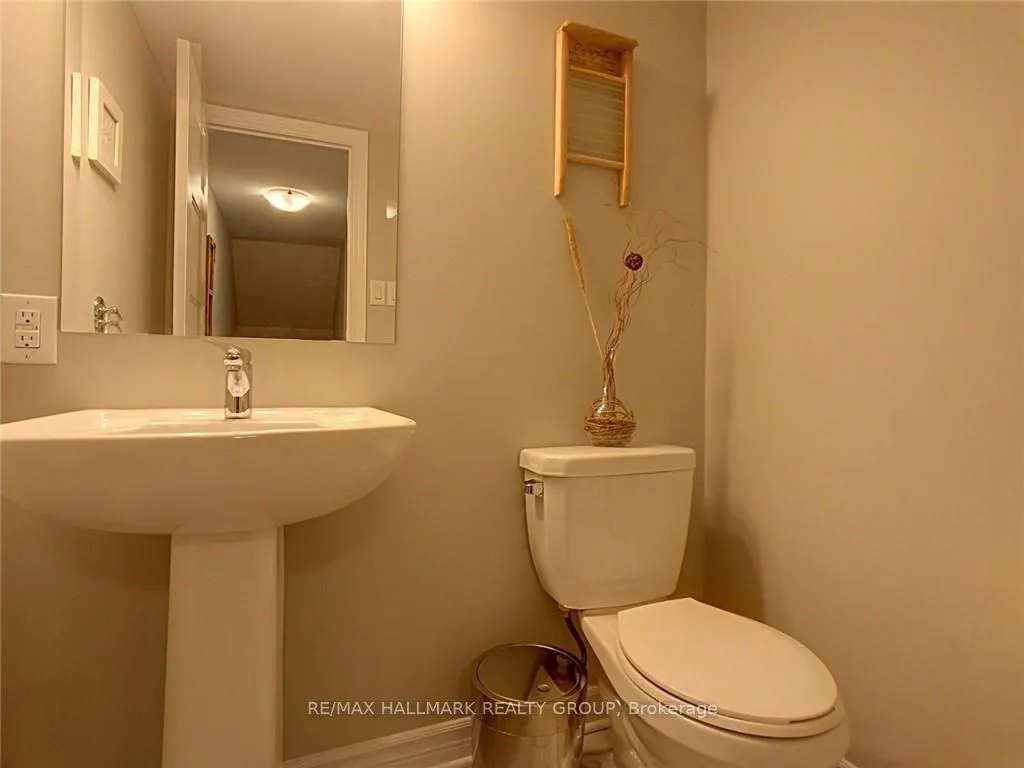 Photo 3 of 303A Des Tilleuls Private, Ottawa, Avalon West — HOMEH