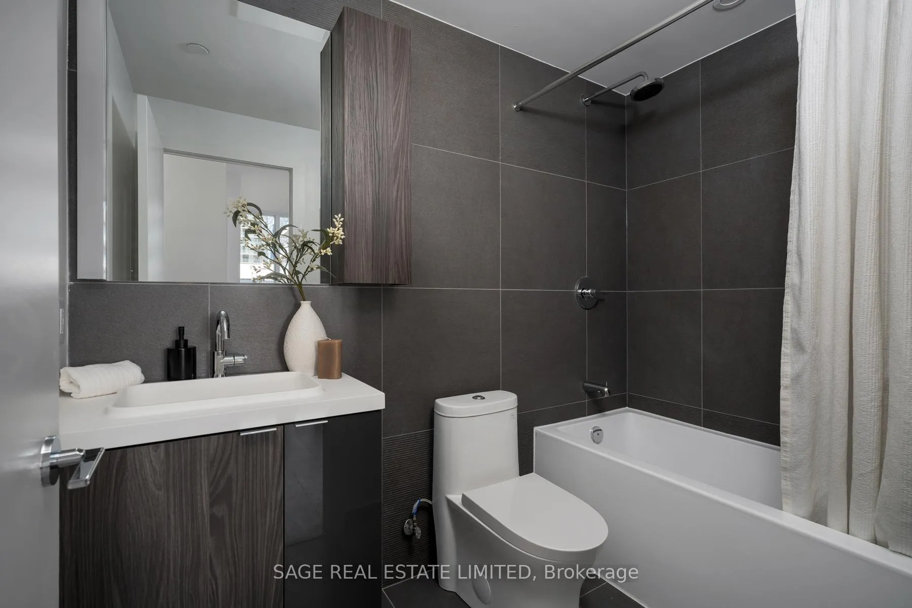 Photo 25 of Unit 1712, 35 Mercer Street, Toronto, Waterfront Communities — HOMEH