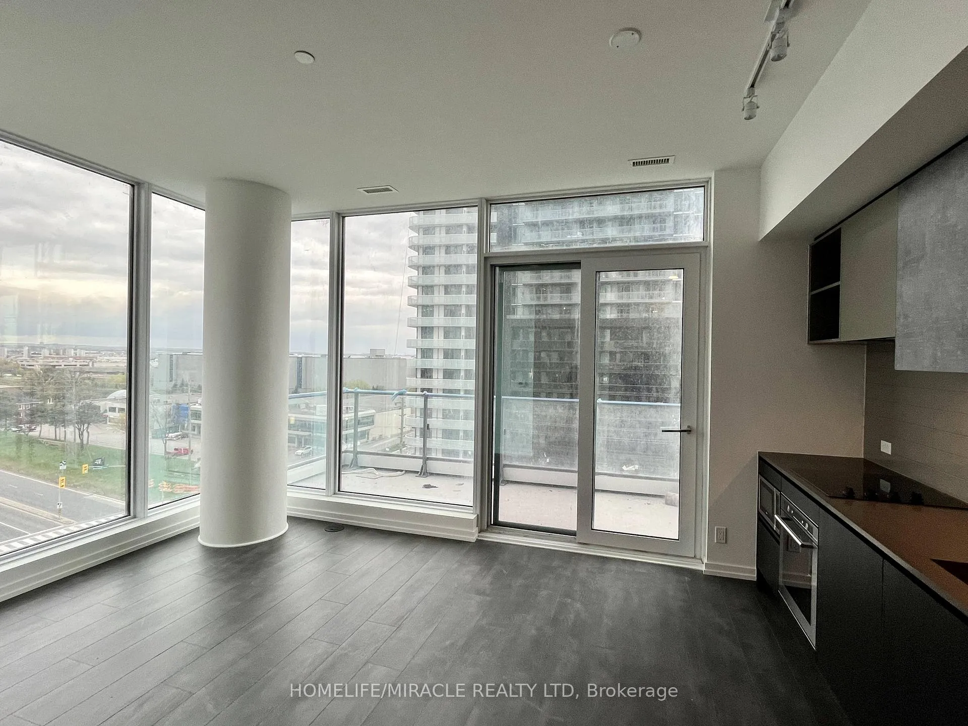 Photo 4 of Unit 806, 7890 Jane Street, Vaughan, Vaughan Corporate Centre — HOMEH